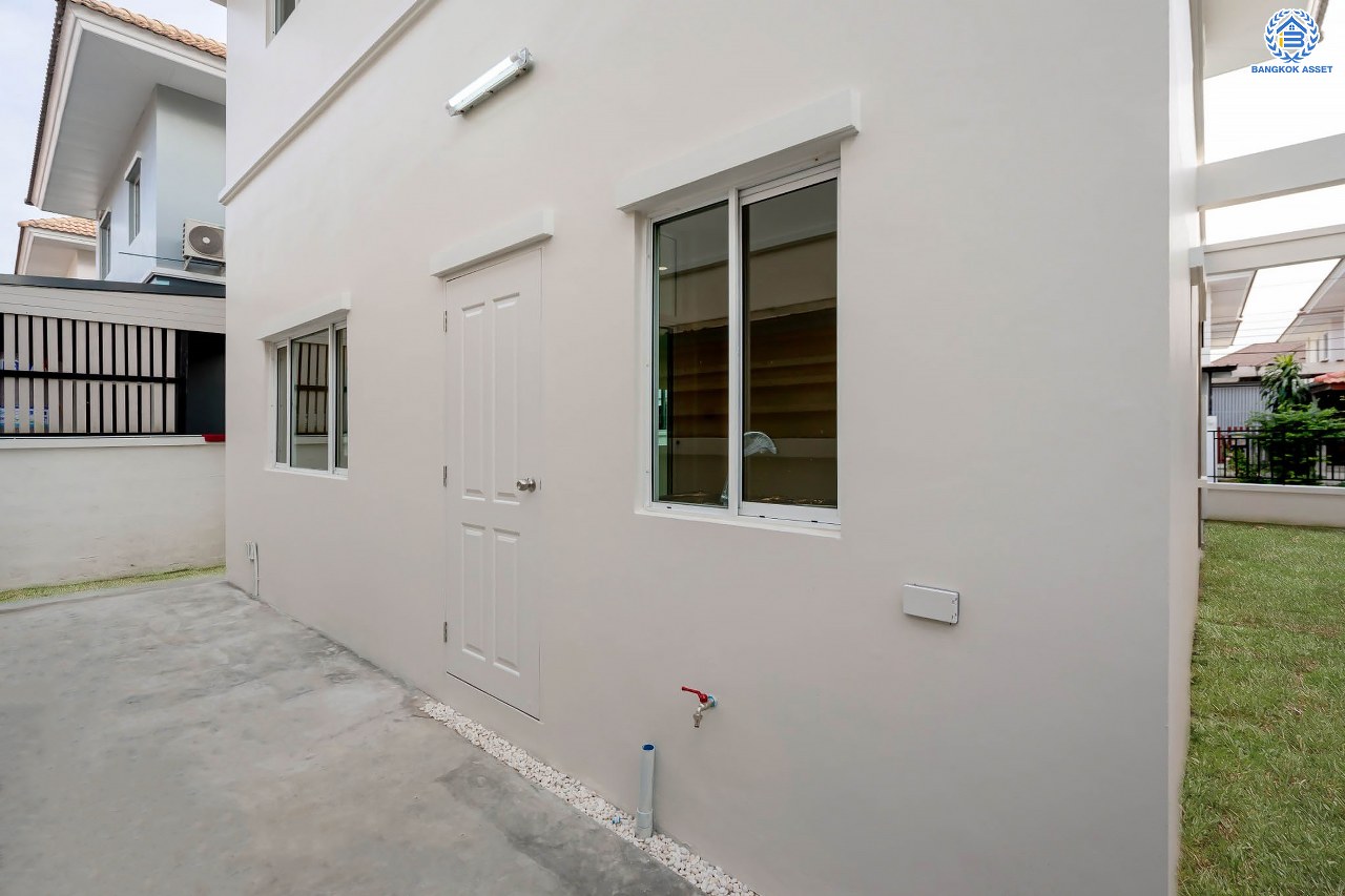 บ้านมือสองตกแต่งใหม่ โครงการ ลลิลอินเดอะพาร์ค บางใหญ่ บ้านแฝดฟังก์ชันบ้านเดี่ยว เนื้อที่ 39.9 ตร.ว. ฟังก์ชัน 3 ห้องนอน 2 ห้องน้ำ 1 ที่จอดรถ บนทำเลเดินทางสะดวก ใกล้เซ็นทรัลเวสต์เกต ทางด่วน "กาญจนาภิเษก และรถไฟฟ้าสายสีม่วง "สถานีตลาดบางใหญ่"